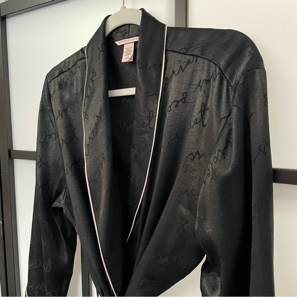 𝅺Victoria Secret Black Satin Robe with Ballet Pink Trim Women’s Lingerie - Picture 5 of 16